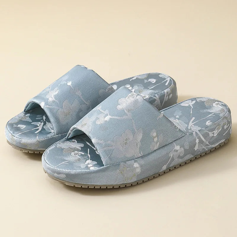 2026 Chinese Style Indoor Platform Slippers For Women Houuse Silk Shoes Flower Print Thick Sole Girls Daily Home Floor Slides