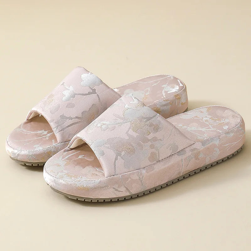 2026 Chinese Style Indoor Platform Slippers For Women Houuse Silk Shoes Flower Print Thick Sole Girls Daily Home Floor Slides