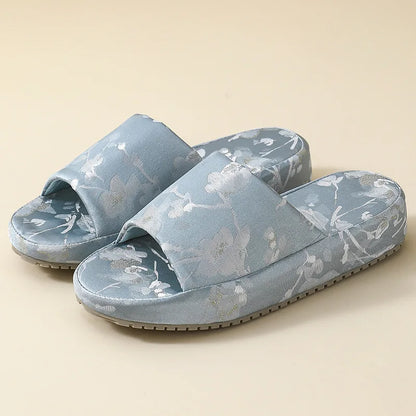 2026 Chinese Style Indoor Platform Slippers For Women Houuse Silk Shoes Flower Print Thick Sole Girls Daily Home Floor Slides